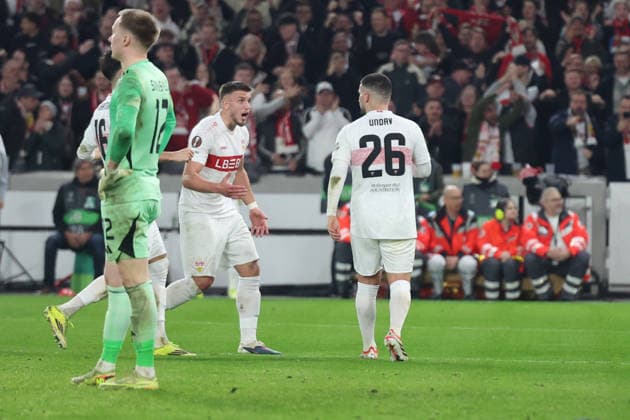 26 02 2026, xrekx, Football UEFA Europa League, VfB Stuttgart Celtic Glasgow v l Offside goal Deniz Undav VfB Stuttgart Viljami Sinisalo Celtic Glasgow kicks the ball away Ermedin Demirovic VfB Stuttgart cheers DFL DFB REGULATIONS PROHIBIT ANY USE OF PHOTOGRAPHS as IMAGE SEQUENCES and or QUASI VIDEO Stuttgart