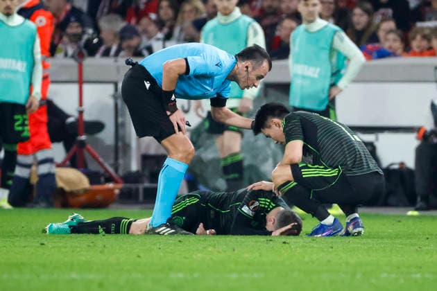 Callum McGregor Celtic Glasgow, 42 injured on the ground , Germany, Football, UEFA Europa League, Play offs, 2025 2026, VfB Stuttgart vs Celtic Glasgow, 26 02 2026, Stuttgart MHP Arena Germany Copyright: xGrantxHubbsx