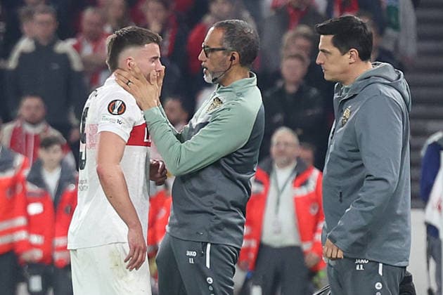 26 02 2026, xrekx, Football UEFA Europa League, VfB Stuttgart Celtic Glasgow v l Ermedin Demirovic VfB Stuttgart injured, injury, pain, pains, injured, injury, pain, pains DFL DFB REGULATIONS PROHIBIT ANY USE OF PHOTOGRAPHS as IMAGE SEQUENCES and or QUASI VIDEO Stuttgart