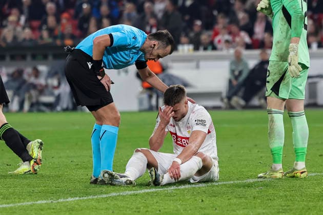 Ermedin Demirović, Demirovic VfB Stuttgart, 09 injured on the ground , Germany, Football, UEFA Europa League, Play offs, 2025 2026, VfB Stuttgart vs Celtic Glasgow, 26 02 2026, Stuttgart MHP Arena Germany Copyright: xGrantxHubbsx