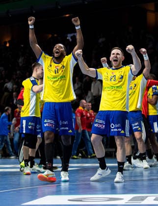 Handball, Men, Season 2025 2026, Champions League Group A, Matchday 12 , Füchse Berlin Industria Kielce, f l Benoit Kounkoud Kielce , Arkadiusz Jacek Moryto Kielce , Cheering after the final whistle, 26 02 2026, Copyright: xSebastianxRäppold MatthiasxKochx