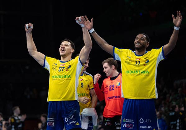 Handball, Men, Season 2025 2026, Champions League Group A, Matchday 12 , Füchse Berlin Industria Kielce, f l Theo Monar Kielce , Benoit Kounkoud Kielce , Cheering after the final whistle, 26 02 2026, Copyright: xSebastianxRäppold MatthiasxKochx