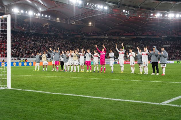 The VfB Stuttgart team thanks the fans after the match GER, VfB Stuttgart vs Celtic FC Glasgow, Football, UEFA Europa League, Men, Play Offs second leg, Season 2025 2026, 26 02 2026, GER, VfB Stuttgart vs Celtic FC Glasgow, Football, UEFA Europa League, Men, Play Offs second leg, Season 2025 2026, 26 02 2026 Stuttgart Copyright: xEibner-Pressefoto WolfgangxFrankx EP_WFK