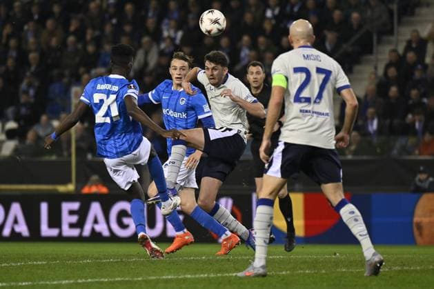 Genk s Ibrahima Sory Bangoura, Genk s Matte Smets and Dinamo s Fran Topic fight for the ball during a soccer game between Belgian team KRC Genk and Croatian GNK Dinamo Zagreb, Thursday 26 February 2026 in Genk, in the play-off for the knockout phase of the UEFA Europa League tournament. Genk won the first leg 1-3. JOHAN EYCKENS JohanxEyckens  x165466455x