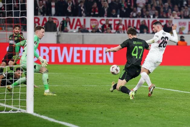 Deniz Undav 26 VfB Stuttgart in action, Chance, with Viljami Sinisalo 12 Celtic Glasgow FC and Dane Murray 47 Celtic Glasgow FC , VfB Stuttgart vs Celtic Glasgow FC, Football, Men, UEFA Europa League, Season 2025 2026, Play off, Round 2 of 2, 26 02 2026 Stuttgart Baden Wuerttemberg Germany Copyright: xkolbert-press MartinxAgüerax