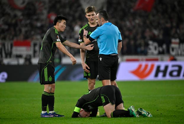 Referee Referee Irfan Peljto BIH in conversation Discussion with Hyunjun Celtic Glasgow FC 13 Dane Murray Celtic Glasgow FC 47 Callum McGregor Celtic Glasgow FC 42 injured Injury on the ground VfB Stuttgart vs Celtic Glasgow FC EUROPA LEAGUE EL 26 02 2026 DFL REGULATIONS PROHIBIT ANY USE OF PHOTOGRAPHS AS IMAGE SEQUENCES AND OR QUASI VIDEO VfB Stuttgart vs Celtic Glasgow FC EL