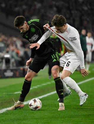 duel, action Tomas Cvancara Celtic Glasgow FC 11 vs Angelo Stiller VfB Stuttgart 06 shirt pull VfB Stuttgart vs Celtic Glasgow FC EUROPA LEAGUE EL 26 02 2026 DFL REGULATIONS PROHIBIT ANY USE OF PHOTOGRAPHS AS IMAGE SEQUENCES AND OR QUASI VIDEO VfB Stuttgart vs Celtic Glasgow FC EL