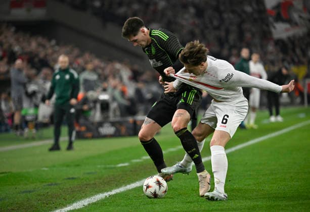 duel, action Tomas Cvancara Celtic Glasgow FC 11 vs Angelo Stiller VfB Stuttgart 06 shirt pull VfB Stuttgart vs Celtic Glasgow FC EUROPA LEAGUE EL 26 02 2026 DFL REGULATIONS PROHIBIT ANY USE OF PHOTOGRAPHS AS IMAGE SEQUENCES AND OR QUASI VIDEO VfB Stuttgart vs Celtic Glasgow FC EL