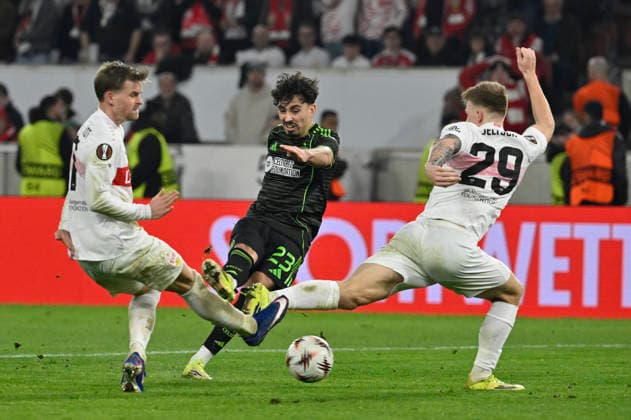 Goal kick Action Goal chance Sebastian Tounekti Celtic Glasgow FC 23 vs Maximilian Mittelstaedt VfB Stuttgart 07 Finn Jeltsch VfB Stuttgart 29 VfB Stuttgart vs Celtic Glasgow FC EUROPA LEAGUE EL 26 02 2026 DFL REGULATIONS PROHIBIT ANY USE OF PHOTOGRAPHS AS IMAGE SEQUENCES AND OR QUASI VIDEO VfB Stuttgart vs Celtic Glasgow FC EL