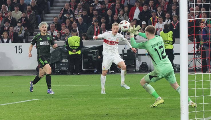 Stuttgart , Europa League VfB Stuttgart vs Celtic Glasgow , Chris Führich VfB fails against Viljami Sinisalo Celtic