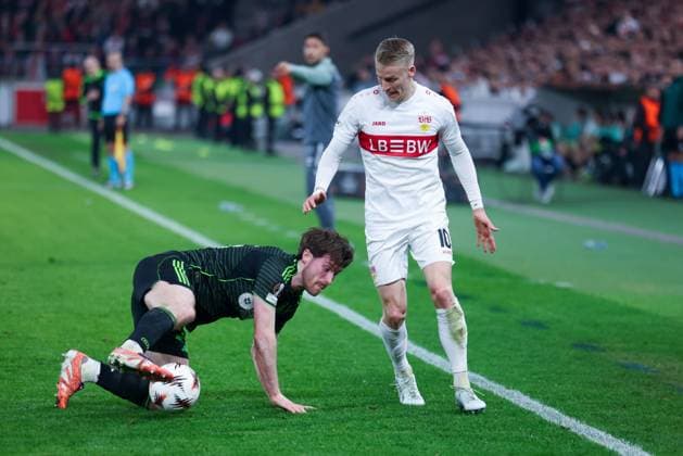 Anthony Ralston 56 Celtic Glasgow FC fouled by Chris Fuehrich 10 VfB Stuttgart , VfB Stuttgart vs Celtic Glasgow FC, Football, Men, UEFA Europa League, Season 2025 2026, Play off, Round 2 of 2, 26 02 2026 Stuttgart Baden Wuerttemberg Germany Copyright: xkolbert-press MartinxAgüerax