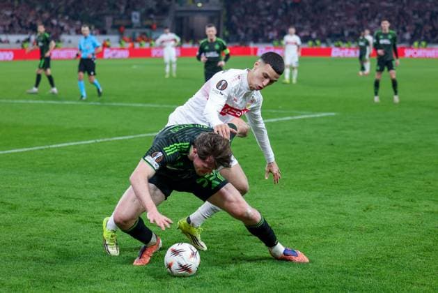 Bilal El Khannouss 11 VfB Stuttgart fouls Anthony Ralston 56 Celtic Glasgow FC , VfB Stuttgart vs Celtic Glasgow FC, Football, Men, UEFA Europa League, Season 2025 2026, Play off, Round 2 of 2, 26 02 2026 Stuttgart Baden Wuerttemberg Germany Copyright: xkolbert-press MartinxAgüerax