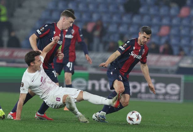 Bologna™s Lewis Ferguson fight for the ball with Brann™s Felix Horn Myhre during the UEFA Europa League soccer match between Bologna and Brann at the Renato Dall™Ara Stadium in Bologna, north Italy - Thursday, February 26, 2026  Copyright: xGiannixSantandrea LaPressex