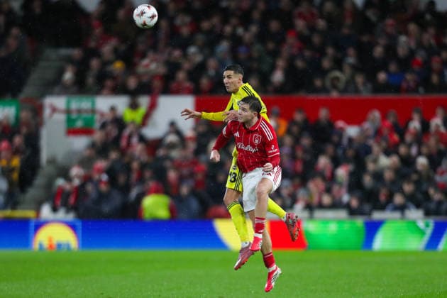 Nottingham Forest v Fenerbahce SK, UEFA Europa League Mert Müldür Of Fenerbache heads the ball ahead of James McAtee Of Nottingham Forest during the Nottingham Forest v Fenerbahce SK UEFA Europa League Play-Offs 2nd Leg match at the City Ground, West Bridgford, England on 26 February 2026 Credit: Lee Keuneke Every Second Media Editorial use only. All images are copyright Every Second Media Limited. No images may be reproduced without prior permission. Copyright: xIMAGO EveryxSecondxMediax ESM-1824-0022 LeexKeunekex xEveryxSecondxMediax