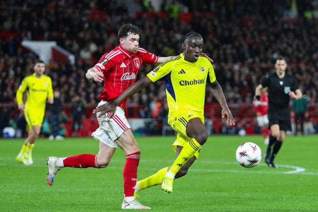 Nottingham Forest v Fenerbahce SK, UEFA Europa League Neco Williams Of Nottingham Forest battles with Sidiki ChÃ rif Of Fenerbache during the Nottingham Forest v Fenerbahce SK UEFA Europa League Play-Offs 2nd Leg match at the City Ground, West Bridgford, England on 26 February 2026 Credit: Lee Keuneke Every Second Media Editorial use only. All images are copyright Every Second Media Limited. No images may be reproduced without prior permission. Copyright: xIMAGO EveryxSecondxMediax ESM-1824-0027 LeexKeunekex xEveryxSecondxMediax