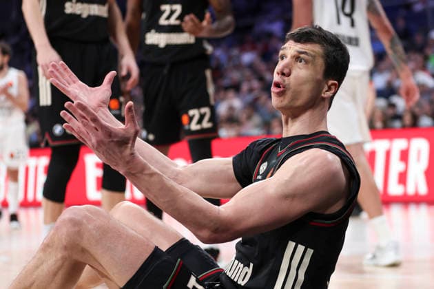 February 26, 2026, Madrid, Madrid, Spain: Vladimir Lucic of FC Bayern Munich protests during the Turkish Airlines EuroLeague Regular Season Round 29 match between Real Madrid and FC Bayern Munich at Movistar Arena on February 26, 2026, in Madrid, Spain. Madrid Spain - ZUMAa181 20260226_zaa_a181_039 Copyright: xIrinaxR.xHipolitox
