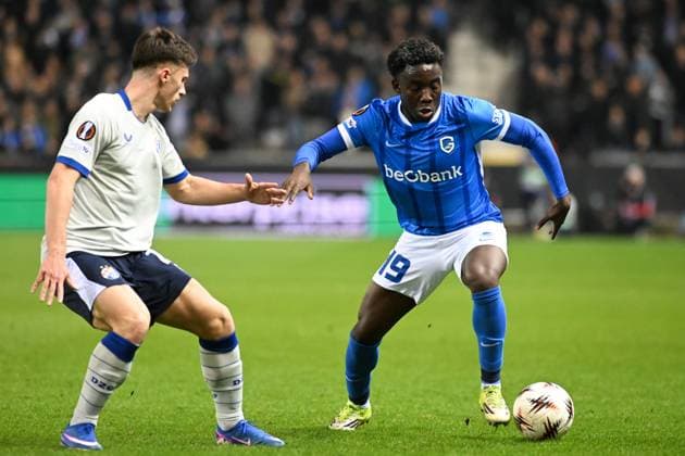 Dinamo s Mateo Lisica and Genk s Yaimar Medina pictured in action during a soccer game between Belgian team KRC Genk and Croatian GNK Dinamo Zagreb, Thursday 26 February 2026 in Genk, in the play-off for the knockout phase of the UEFA Europa League tournament. Genk won the first leg 1-3. JILLxDELSAUX  x165489240x