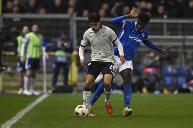 Dinamo s Matteo Perez Vinlof and Genk s Aaron Bibout Banind fight for the ball during a soccer game between Belgian team KRC Genk and Croatian GNK Dinamo Zagreb, Thursday 26 February 2026 in Genk, in the play-off for the knockout phase of the UEFA Europa League tournament. Genk won the first leg 1-3. JOHAN EYCKENS JohanxEyckens  x165489965x