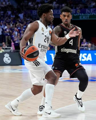 REAL MADRID v FC BAYERN MUNICH. EUROLEAGUE 2025 2026. REGULAR SEASON. ROUND 29. Real Madrid s Andres Feliz (l) and FC Bayern Munich s Xavier Rathan-Mayes during Euroleague Regular Season Round 29 match. February 26, 2026. (ALTERPHOTOS Acero) MadridSpain  Copyright: xAcerox