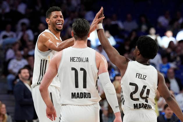 REAL MADRID v FC BAYERN MUNICH. EUROLEAGUE 2025 2026. REGULAR SEASON. ROUND 29. Real Madrid s Walter Tavares celebrates with Mario Hezonja and Andres Feliz during Euroleague Regular Season Round 29 match. February 26, 2026. (ALTERPHOTOS Acero) MadridSpain  Copyright: xAcerox