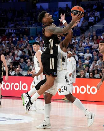 Real Madrid s Andres Feliz (r) and FC Bayern Munich s Xavier Rathan-Mayes during Euroleague Regular Season Round 29 match. February 26, 2026. (20260226309)