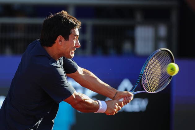 Tenis, Cristian Garin vs Sebastian Baez El tenista Crisitan Garin de Chile regresa la bola en contra de Sebastian Baez de Argentina por el ATP, Tennis Herren 250 de Santiago 2024 en el Club Deportivo San Carlos de Apoquindo en Santiago, Chile. 26 02 2026 Felipe Zanca Photosport Tennis, Cristian Garin vs Sebastian Baez The tennis player Crisitan Garin de Chile return the ball against of Sebastian Baez de Argentina in the match for the ATP 250 Santiago 2024 at the Club Deportivo San Carlos de Apoquindo in Santiago, Chile. 26 02 2026 Felipe Zanca Photosport Cristian Garin vs Sebastian Baez, ATP 250 Santiago 2026 