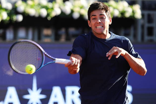 Tenis, Cristian Garin vs Sebastian Baez El tenista Crisitan Garin de Chile regresa la bola en contra de Sebastian Baez de Argentina por el ATP, Tennis Herren 250 de Santiago 2024 en el Club Deportivo San Carlos de Apoquindo en Santiago, Chile. 26 02 2026 Felipe Zanca Photosport Tennis, Cristian Garin vs Sebastian Baez The tennis player Crisitan Garin de Chile return the ball against of Sebastian Baez de Argentina in the match for the ATP 250 Santiago 2024 at the Club Deportivo San Carlos de Apoquindo in Santiago, Chile. 26 02 2026 Felipe Zanca Photosport Cristian Garin vs Sebastian Baez, ATP 250 Santiago 2026 