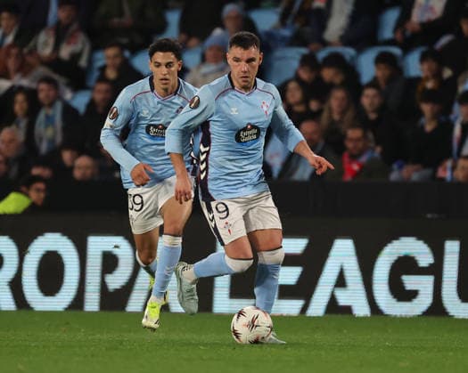 ESP, EuropaLeague, Real Celta v PAOK, 26 February 2026 Ferran Jutgla of Real Club Celta de Vigo and Yoel Lago of Real Club Celta de Vigoin action during the UEFA Europe League KO play off, 2st leg between Real Club Celta de Vigo and PAOK Thessalonik at Stadium Municipal Balaidos on February 26 ,2026 in Vigo (Spain) (Photo by Luis de la Mata SportPix Sipa USA Vigo Stadium Municipal Balaidos Galicia Spain Copyright: xLuisxdexlaxMatax xsportPix.org.ux