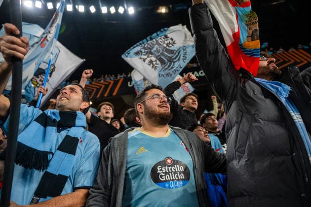 February 26, 2026, Vigo, Guimaraes, Spain: Real Club Celta fans seen celebrating the win during the UEFA Europa League 2025 26 Knockout Play-off Second Leg match between Real Club Celta and PAOK FC at Estadio Balaidos on February 26, 2026 in Vigo, Spain. Real Club Celta V PAOK FC - UEFA Europa League 2025 26 Knockout Play-Off Second Leg  - ZUMAl192 20260226_zsp_l192_060 Copyright: xMiguelxLemosx