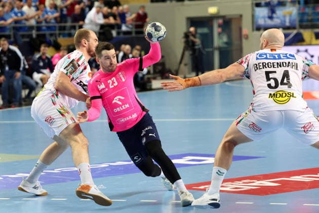 Plock 26.02.2026 Liga mistrzow pilka reczna mezczyzn faza grupowa sezon 2025 26 --- Group Chase mens handball EHF Champions League Orlen Wisla Plock - SC Magdeburg Tim Zechel Miha Zarabec Fot. Marcin Solarz FotoPyK NEWSPIX.PL --- newspix.pl 