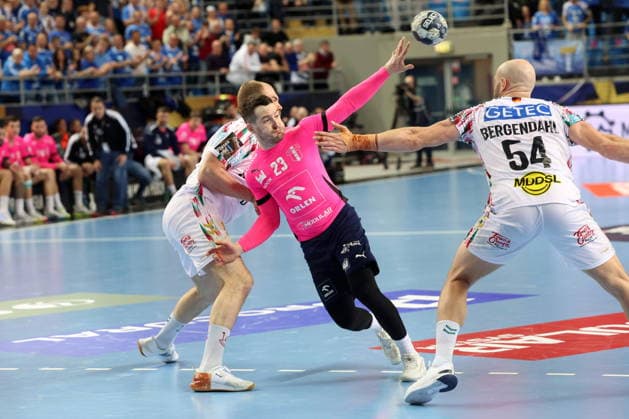 Plock 26.02.2026 Liga mistrzow pilka reczna mezczyzn faza grupowa sezon 2025 26 --- Group Chase mens handball EHF Champions League Orlen Wisla Plock - SC Magdeburg Tim Zechel Miha Zarabec Fot. Marcin Solarz FotoPyK NEWSPIX.PL --- newspix.pl 
