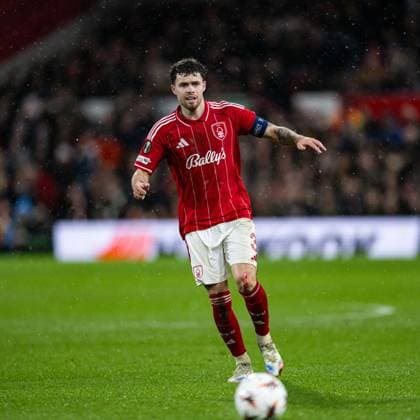 26th February 2026; The City Ground, Nottingham, England; UEFA Europa League Football, Nottingham Forest versus Fenerbahce; Neco Williams of Nottingham Forest passes the ball  GodfreyxPitt Content restricted for UK based newspaper