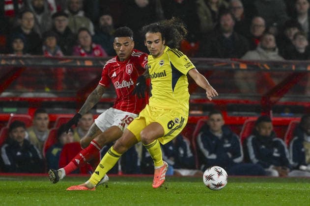 Nottingham Forest v Fenerbahce - UEFA Europa League NOTTINGHAM, UNITED KINGDOM - FEBRUARY 26: Guendouzi (R) of Fenerbahce in action against Igor Jesus (L) of Nottingham Forest during UEFA Europa League round of 16 play-off match between Nottingham Forest and Fenerbahce at City Ground Stadium in Nottingham, United Kingdom on February 26, 2026. Rasid Necati Aslim Anadolu Nottingham United Kingdom. Editorial use only. Please get in touch for any other usage.  Copyright: x2026xAnadoluxRasidxNecatixAslimx