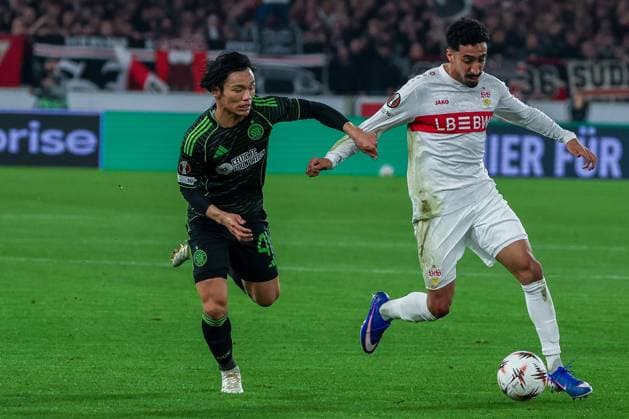 Daizen Maeda 38 Celtic Glasgow FC and Tiago Tomas 8 VfB Stuttgart in action, VfB Stuttgart vs Celtic Glasgow FC, Football, Men, UEFA Europa League, Season 2025 2026, Play off, Round 2 of 2, 26 02 2026 Stuttgart Baden Wuerttemberg Germany Copyright: xkolbert-press MartinxAgüerax