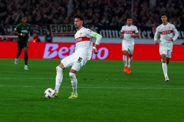 Atakan Karazor 16 VfB Stuttgart in action, VfB Stuttgart vs Celtic Glasgow FC, Football, Men, UEFA Europa League, Season 2025 2026, Play off, Round 2 of 2, 26 02 2026 Stuttgart Baden Wuerttemberg Germany Copyright: xkolbert-press MartinxAgüerax