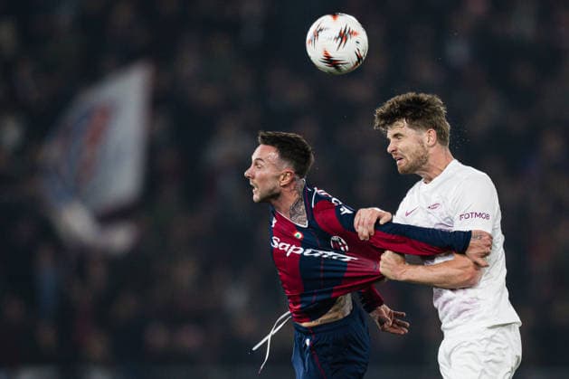 260226 Federico Bernardeschi of Bologna and Jacob Sorensen of Brann during the UEFA Europa League football match between Bologna and Brann on February 26, 2026 in Bologna Photo Marius Simensen BILDBYRAN COP 238 MM0058 bbeng bologna brann football fotball fotboll soccer uefa europa league  Copyright: MARIUSxSIMENSEN BB260226ZZ024