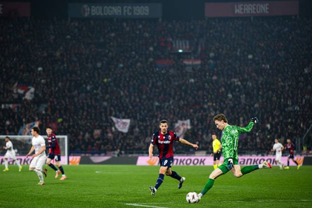 260226 Goalkeeper Mathias Dyngeland of Brann during the UEFA Europa League football match between Bologna and Brann on February 26, 2026 in Bologna Photo Marius Simensen BILDBYRAN COP 238 MM0058 bbeng bologna brann football fotball fotboll soccer uefa europa league  Copyright: MARIUSxSIMENSEN BB260226ZF013