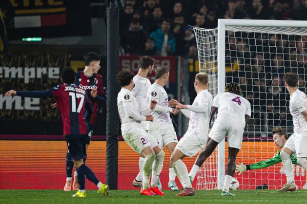 260226 Joao Mario of Bologna scores the 1 0 goal behind goalkeeper Mathias Dyngeland of Brann during the UEFA Europa League football match between Bologna and Brann on February 26, 2026 in Bologna Photo Marius Simensen BILDBYRAN COP 238 MM0058 bbeng bologna brann football fotboll soccer uefa europa league  Copyright: MARIUSxSIMENSEN BB260226ZB019