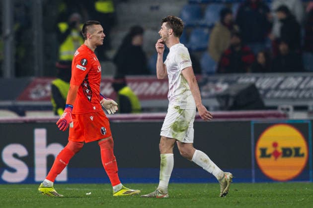 260226 Jacob Sorensen of Brann after receiving a red card by Benoit Bastien, referee, during the UEFA Europa League football match between Bologna and Brann on February 26, 2026 in Bologna Photo Marius Simensen BILDBYRAN COP 238 MM0058 bbeng bologna brann football fotball fotboll soccer uefa europa league  Copyright: MARIUSxSIMENSEN BB260226ZN018