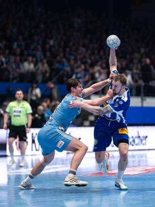 DAIKIN HBL HANDBALL MEN 1 BL 23 GAME DAY THSV EISENACH HC ERLANGEN FOR EDITORIAL PURPOSES ONLY p 26 02 2026 Eisenach DAIKIN HBL Handball 1 Bundesliga Herren Saison 2025 2026 23 Spieltag Werner Assmann Halle ThSV Eisenach HC Erlangen im Foto Dominik Solak 30 ThSV Eisenach in duel with Florian Scheerer 10 HC Erlangen Germany Thüringen Eisenach Copyright SaschaxFromm Copyright: SaschaxFromm doc84r2icwbxug1chzhfw9 ,EDITORIAL USE ONLY Copyright: SaschaxFromm