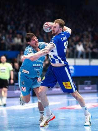 DAIKIN HBL HANDBALL MEN 1 BL 23 GAME DAY THSV EISENACH HC ERLANGEN FOR EDITORIAL PURPOSES ONLY p 26 02 2026 Eisenach DAIKIN HBL Handball 1 Bundesliga Herren Saison 2025 2026 23 Spieltag Werner Assmann Halle ThSV Eisenach HC Erlangen im Foto Dominik Solak 30 ThSV Eisenach in duel with Florian Scheerer 10 HC Erlangen Germany Thüringen Eisenach Copyright SaschaxFromm Copyright: SaschaxFromm doc84r2idjgcqskcbc9fwn ,EDITORIAL USE ONLY Copyright: SaschaxFromm