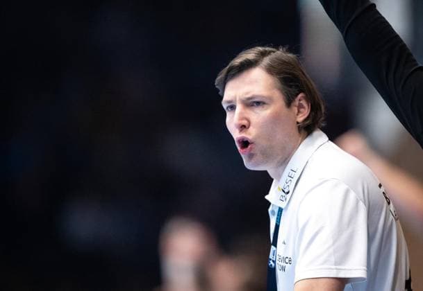 DAIKIN HBL HANDBALL MEN 1 BL 23 GAME DAY THSV EISENACH HC ERLANGEN FOR EDITORIAL PURPOSES ONLY p 26 02 2026 Eisenach DAIKIN HBL Handball 1 Bundesliga Herren Saison 2025 2026 23 Spieltag Werner Assmann Halle ThSV Eisenach HC Erlangen im Foto Trainer Johannes Sellin HC Erlangen Germany Thüringen Eisenach Copyright SaschaxFromm Copyright: SaschaxFromm doc84r2jix2g0p8hkxafwn ,EDITORIAL USE ONLY Copyright: SaschaxFromm