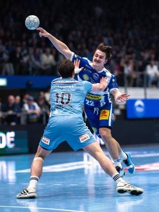 DAIKIN HBL HANDBALL MEN 1 BL 23 GAME DAY THSV EISENACH HC ERLANGEN FOR EDITORIAL PURPOSES ONLY p 26 02 2026 Eisenach DAIKIN HBL Handball 1 Bundesliga Herren Saison 2025 2026 23 Spieltag Werner Assmann Halle ThSV Eisenach HC Erlangen im Foto Felix Aellen 22 ThSV Eisenach in duel with Florian Scheerer 10 HC Erlangen Germany Thüringen Eisenach Copyright SaschaxFromm Copyright: SaschaxFromm doc84r2jj38oll99c49fwa ,EDITORIAL USE ONLY Copyright: SaschaxFromm