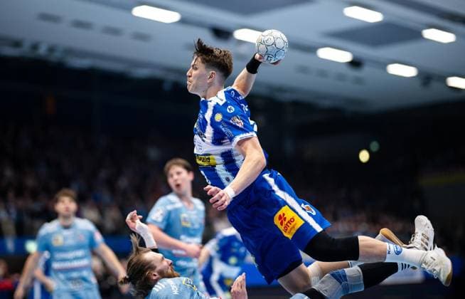 DAIKIN HBL HANDBALL MEN 1 BL 23 GAME DAY THSV EISENACH HC ERLANGEN FOR EDITORIAL PURPOSES ONLY p 26 02 2026 Eisenach DAIKIN HBL Handball 1 Bundesliga Herren Saison 2025 2026 23 Spieltag Werner Assmann Halle ThSV Eisenach HC Erlangen im Foto Oskar Joelsson 3 ThSV Eisenach in duel with Antonio Metzner 27 HC Erlangen Germany Thüringen Eisenach Copyright SaschaxFromm Copyright: SaschaxFromm doc84r2jbyhsgntny6vfwn ,EDITORIAL USE ONLY Copyright: SaschaxFromm