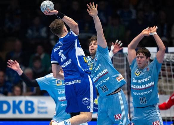 DAIKIN HBL HANDBALL MEN 1 BL 23 GAME DAY THSV EISENACH HC ERLANGEN FOR EDITORIAL PURPOSES ONLY p 26 02 2026 Eisenach DAIKIN HBL Handball 1 Bundesliga Men Season 2025 2026 23 Matchday Werner Assmann Halle ThSV Eisenach HC Erlangen in photo Oskar Joelsson 3 ThSV Eisenach in duel with Tobias Buck 39 HC Erlangen and Florian Scheerer 10 HC Erlangen Germany Thuringia Eisenach Copyright SaschaxFromm Copyright: SaschaxFromm doc84r2k94o5gox2allftu ,EDITORIAL USE ONLY Copyright: SaschaxFromm