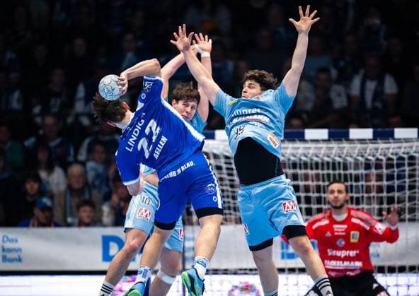 DAIKIN HBL HANDBALL MEN 1 BL 23 GAME DAY THSV EISENACH HC ERLANGEN FOR EDITORIAL PURPOSES ONLY p 26 02 2026 Eisenach DAIKIN HBL Handball 1 Bundesliga Men Season 2025 2026 23 Matchday Werner Assmann Halle ThSV Eisenach HC Erlangen in photo Felix Aellen 22 ThSV Eisenach in duel with Tobias Buck 39 HC Erlangen and Florian Scheerer 10 HC Erlangen Germany Thuringia Eisenach Copyright SaschaxFromm Copyright: SaschaxFromm doc84r2l4ve2c5m1lwjfyg ,EDITORIAL USE ONLY Copyright: SaschaxFromm