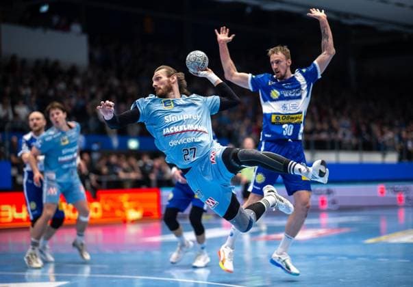 DAIKIN HBL HANDBALL MEN 1 BL 23 GAME DAY THSV EISENACH HC ERLANGEN FOR EDITORIAL PURPOSES ONLY p 26 02 2026 Eisenach DAIKIN HBL Handball 1 Bundesliga Herren Saison 2025 2026 23 Matchday Werner Assmann Halle ThSV Eisenach HC Erlangen in photo Antonio Metzner 27 HC Erlangen in duel with Dominik Solak 30 ThSV Eisenach Germany Thuringia Eisenach Copyright SaschaxFromm Copyright: SaschaxFromm doc84r2l70dmx01axezpfy5 ,EDITORIAL USE ONLY Copyright: SaschaxFromm