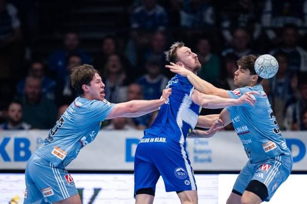 DAIKIN HBL HANDBALL MEN 1 BL 23 GAME DAY THSV EISENACH HC ERLANGEN FOR EDITORIAL PURPOSES ONLY p 26 02 2026 Eisenach DAIKIN HBL Handball 1 Bundesliga Men Season 2025 2026 23 Matchday Werner Assmann Halle ThSV Eisenach HC Erlangen in photo Dominik Solak 30 ThSV Eisenach in duel with Florian Scheerer 10 HC Erlangen and Tobias Buck 39 HC Erlangen Germany Thuringia Eisenach Copyright SaschaxFromm Copyright: SaschaxFromm doc84r2l9ep3ncrcvcsfwa ,EDITORIAL USE ONLY Copyright: SaschaxFromm