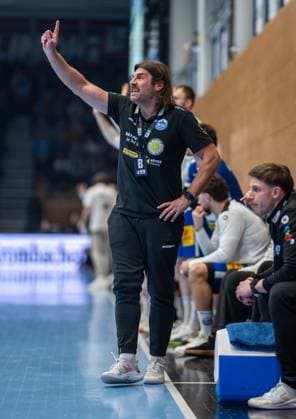 DAIKIN HBL HANDBALL MEN 1 BL 23 GAME DAY THSV EISENACH HC ERLANGEN FOR EDITORIAL PURPOSES ONLY p 26 02 2026 Eisenach DAIKIN HBL Handball 1 Bundesliga Herren Saison 2025 2026 23 Spieltag Werner Assmann Halle ThSV Eisenach HC Erlangen im Foto Trainer Sebastian Hinze ThSV Eisenach Germany Thüringen Eisenach Copyright SaschaxFromm Copyright: SaschaxFromm doc84r2m1h4lx01fbdcqfwa ,EDITORIAL USE ONLY Copyright: SaschaxFromm