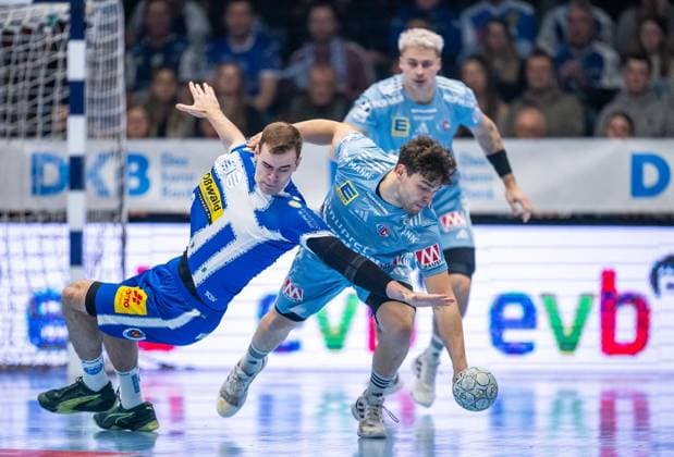 DAIKIN HBL HANDBALL MEN 1 BL 23 GAME DAY THSV EISENACH HC ERLANGEN FOR EDITORIAL PURPOSES ONLY p 26 02 2026 Eisenach DAIKIN HBL Handball 1 Bundesliga Herren Saison 2025 2026 23 Spieltag Werner Assmann Halle ThSV Eisenach HC Erlangen im Foto Max Beneke 9 ThSV Eisenach in duel with Tobias Buck 39 HC Erlangen Germany Thüringen Eisenach Copyright SaschaxFromm Copyright: SaschaxFromm doc84r2m2np44h3le9gfw9 ,EDITORIAL USE ONLY Copyright: SaschaxFromm
